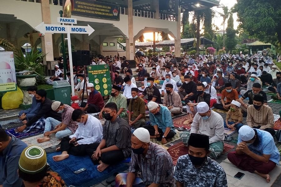 Jamaah Shalat Ied Meluber Di Masjid Sudirman Balipost