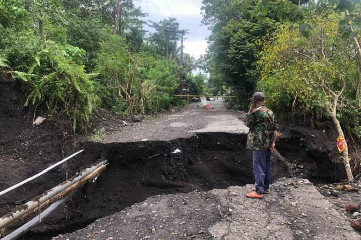 Dilanda Banjir Bandang Lagi Jalan Putus Di Karangasem Tambah