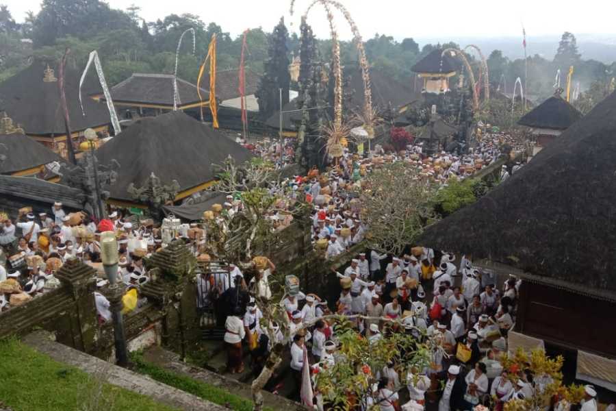 Pemedek Ibtk Besakih Membeludak Macet Hingga Desa Nongan Balipost