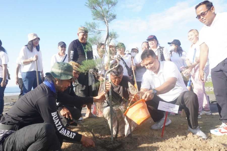 Bersih Bersih Pantai Tangtu Relawan Pegawai Pln Kumpulkan Ratusan Kilo