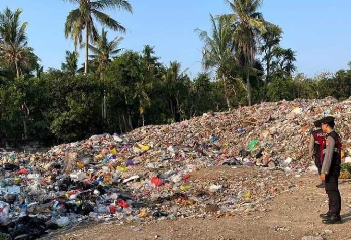 Sampah Kian Menggunung Di Tpa Biaung Nusa Penida Balipost