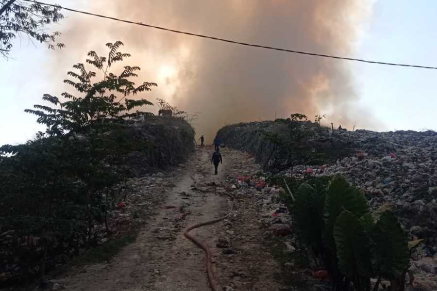 Tpa Mandung Kebakaran Damkar Tabanan Dan Badung Dikerahkan Balipost