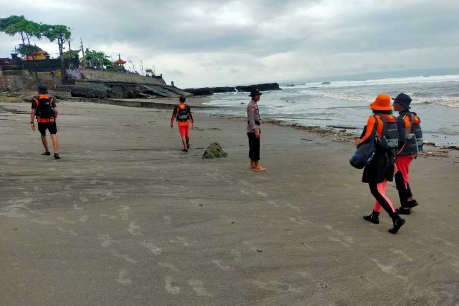 Berenang Di Pantai Pererenan Buruh Proyek Tenggelam Tergulung Ombak