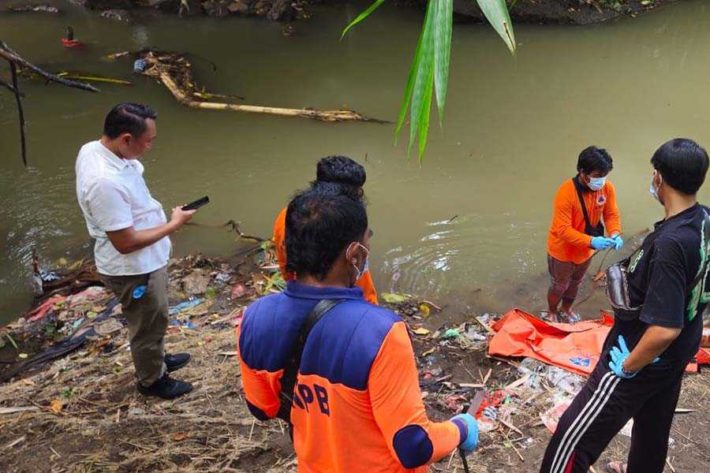 Mayat Perempuan Ditemukan Mengapung Di Tepi Sungai Balipost