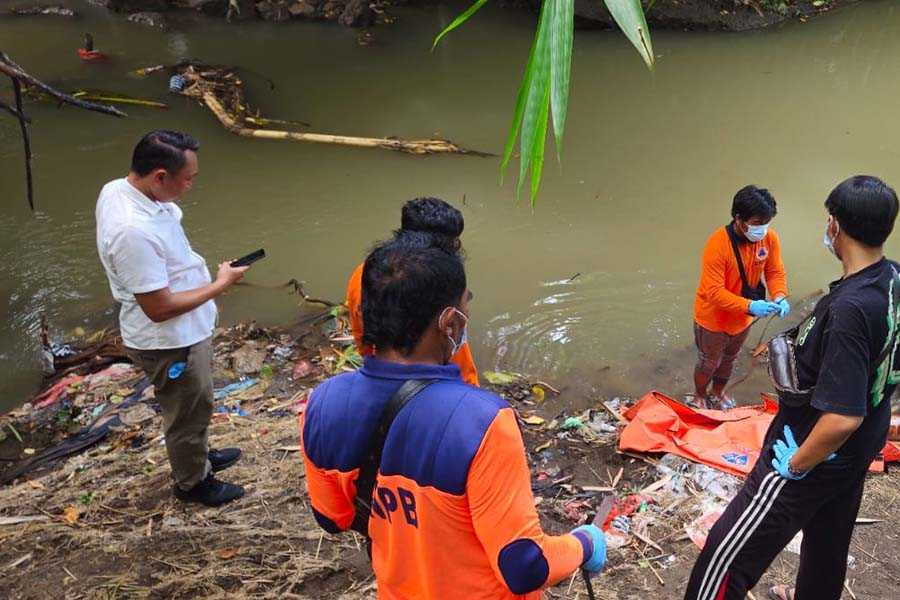 Mayat Perempuan Ditemukan Mengapung Di Tepi Sungai BALIPOST