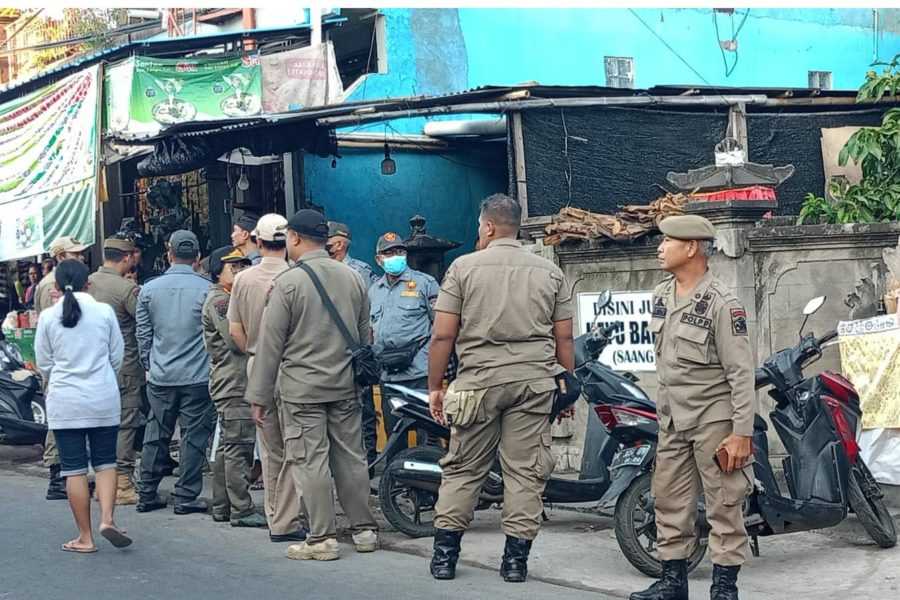 Pol PP Buleleng Tertibkan Sejumlah PKL Di Kelurahan Banyuning