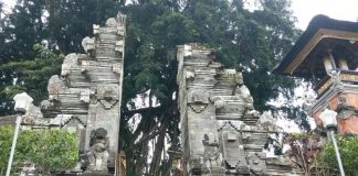 Candi Bentar Pura Kehen Rusak