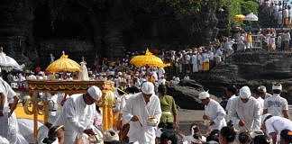 Odalan di Tanah Lot