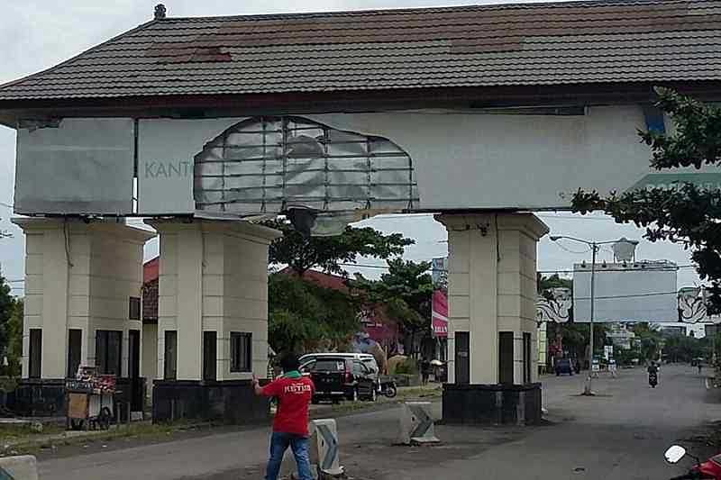 Wajah Pintu Masuk Bali Sembrawut, Bilboard Pun Hancur | BALIPOST.com