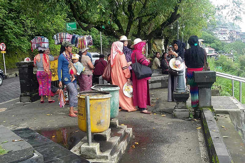 Pengunjung Keluhkan Sampah Berserakan Di Objek Wisata Penelokan ...