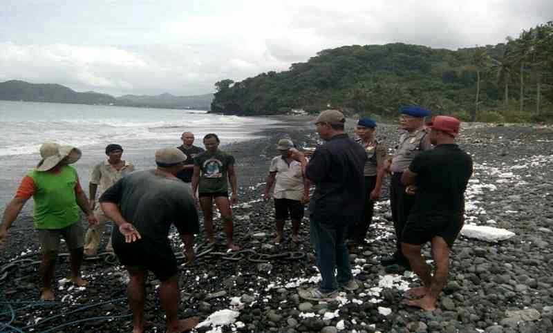  Limbah Styrofoam  Kembali Cemari Pantai Candidasa 