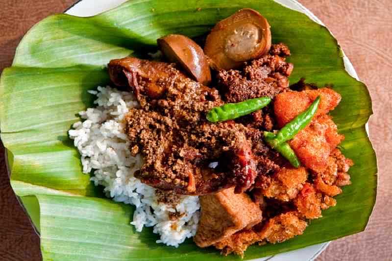 Mau Wisata Kuliner? Ikuti Pemecahan Rekor MURI Makan Gudeg