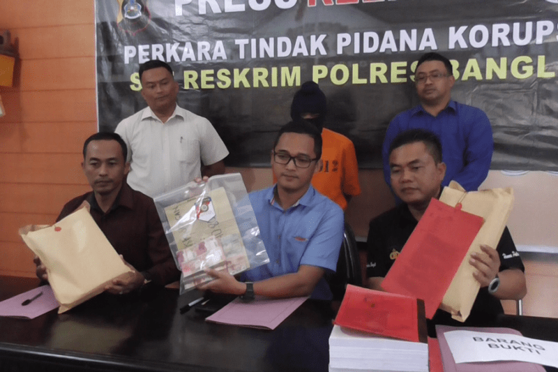 Pelaku Korupsi Dana BKK di Songan Dilimpahkan ke Kajari | BALIPOST.com