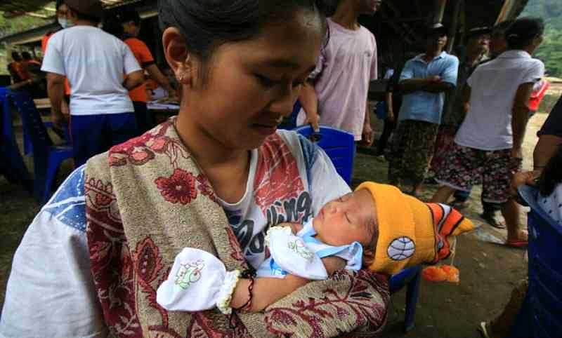 Bayi Baru Lahir Terpaksa Bertahan Hidup di Tempat 