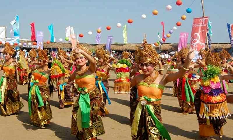 Seribu Penari Siap Goyang Festival Nusa Penida 2017