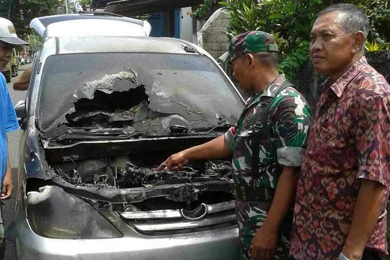  Mobil  Terbakar di  Garase  BALIPOST com