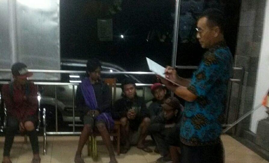 Tanpa Identitas, Puluhan Anak Punk Dipulangkan | BALIPOST.com