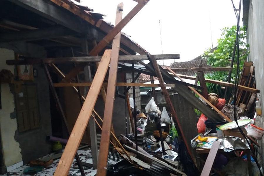 Angin Puting Beliung Rusak Belasan Bangunan Di Gelgel Balipost Com