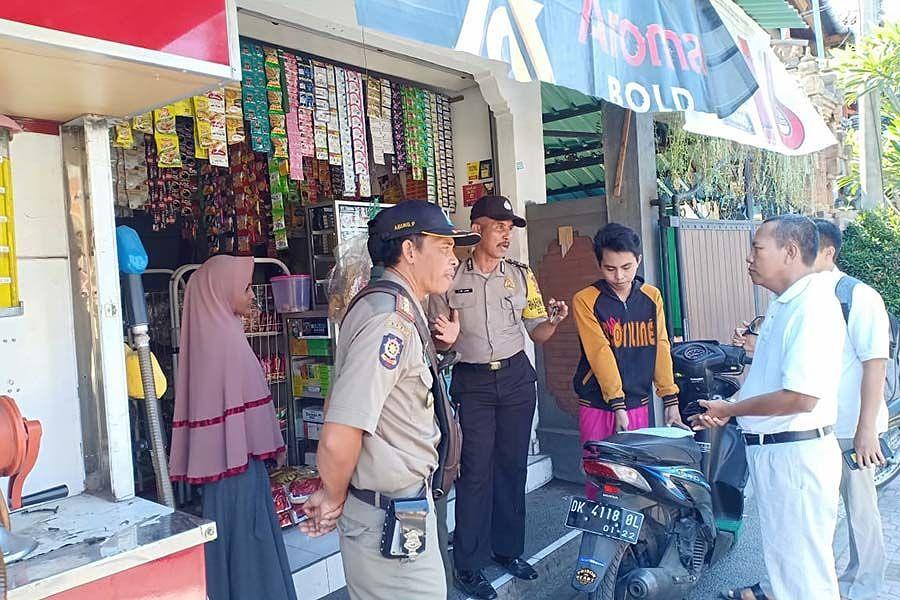 Satpol PP Gianyar Sidak Warung Sembako di Desa Celuk  