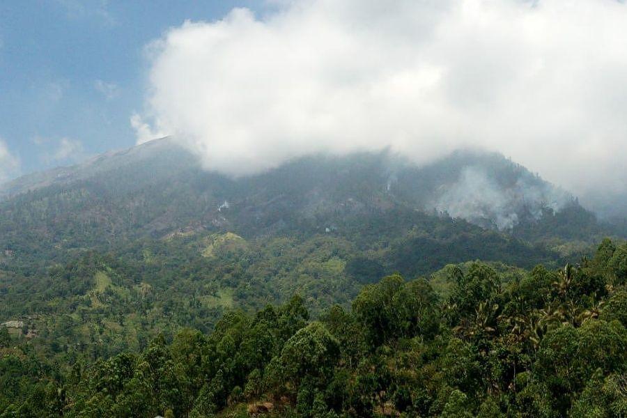 Kebakaran di Lereng  Gunung Agung  Capai 10 Hektare Titik 