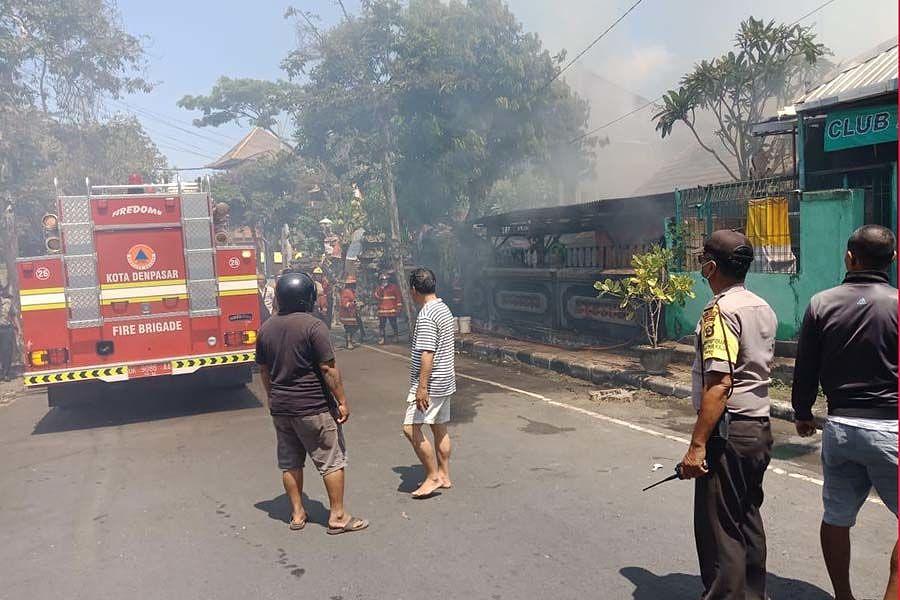 Ditinggal ke Rumah  Sakit Rumah  Terbakar  BALIPOST com