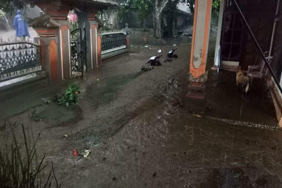 Banjir Bandang Landa Songan, Terparah Di Lokasi Ini | BALIPOST.com