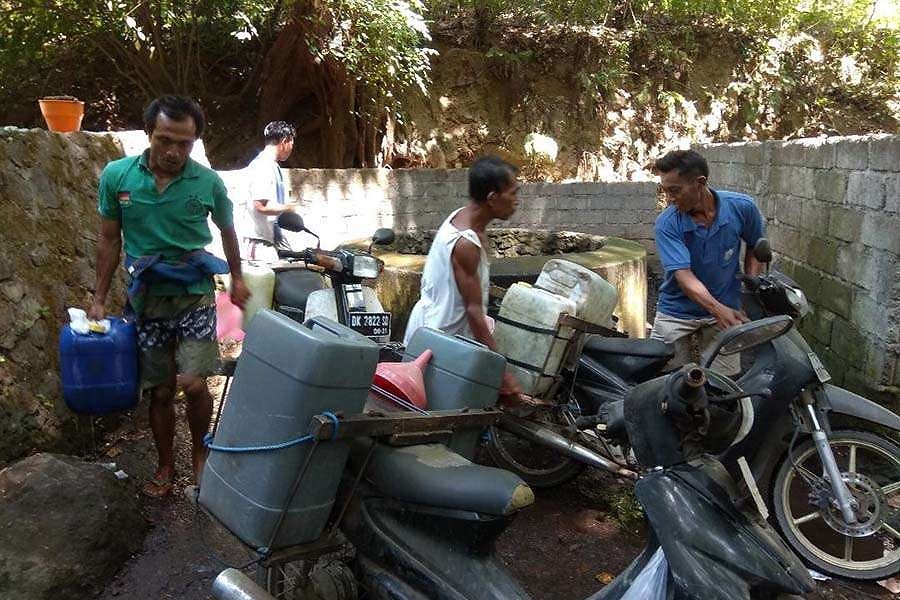 Warga Desa Ban Mulai Kesulitan Air Bersih 8648