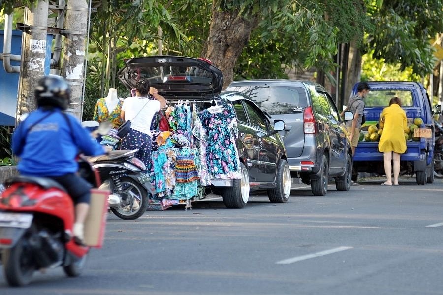 Pedagang Pasar Desa Keluhkan Pedagang Dadakan Di Pinggir Jalan