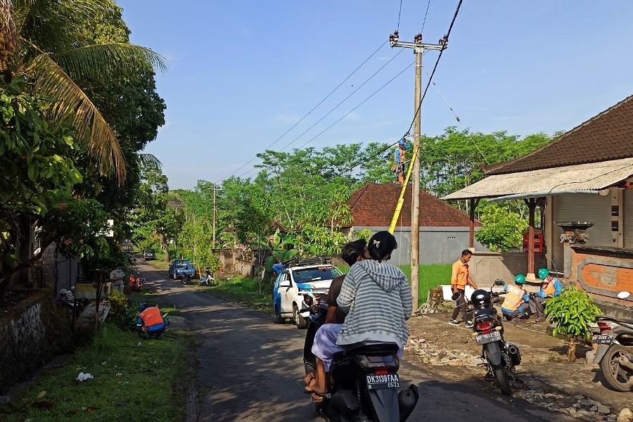 Tabrak Tiang Listrik Roboh Di Batuagung, Pemotor Tewas | BALIPOST.com