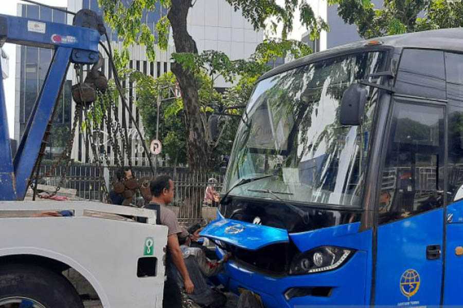 Bus TransJakarta Kembali Kecelakaan 1 | BALIPOST.com