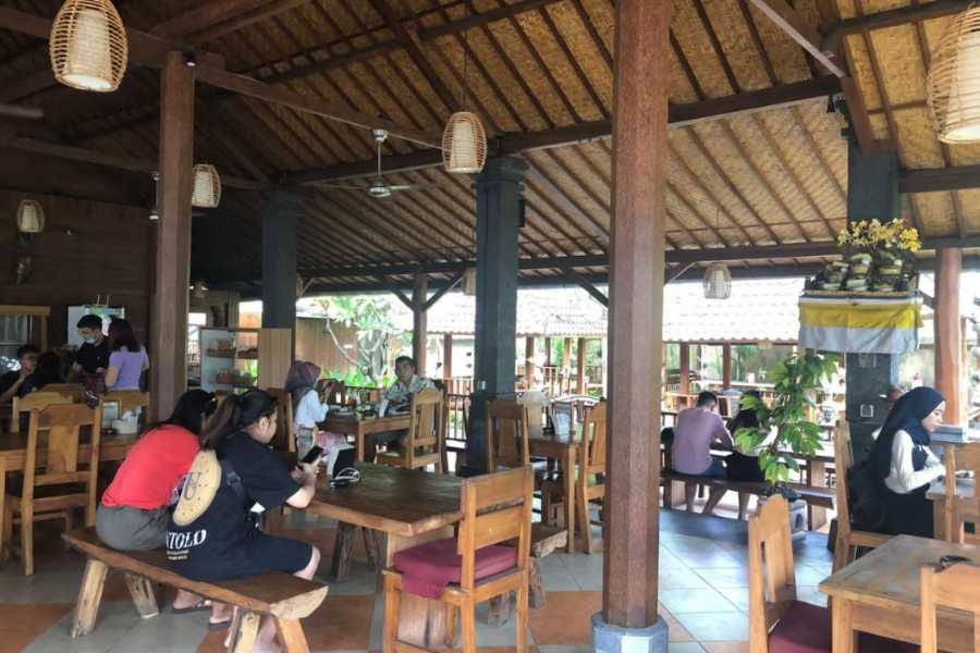 Kuliner Halal di Bali, 7 Tempat Makan Ini Sayang Buat Dilewatkan