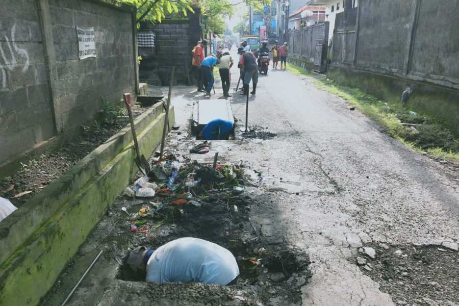 Cegah Banjir, PUPR Gencarkan Pembersihan Saluran Air | BALIPOST.com