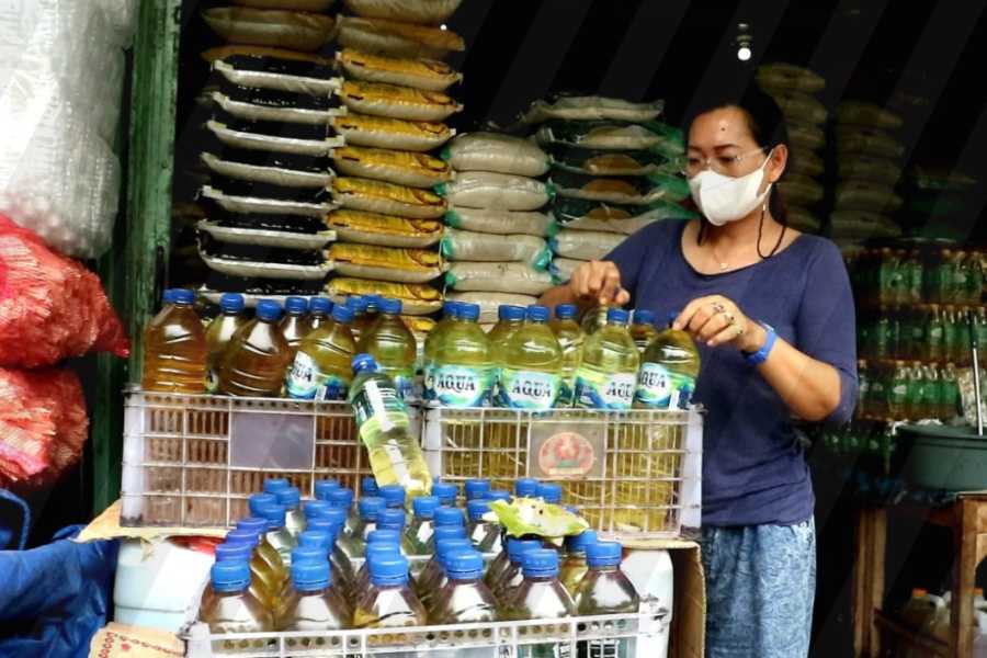 Pedagang Di Pasar Tradisional Diminta Segera Sesuaikan Harga Minyak ...