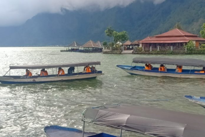 Libur Lebaran, Aktivitas Penyeberangan di Danau Batur Meningkat 2