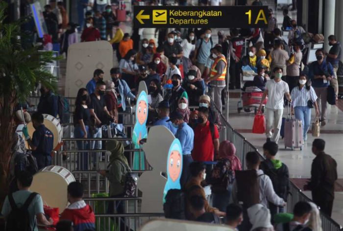 Sehari Jelang Idulfitri, Pergerakan Penumpang Di Bandara Soetta ...