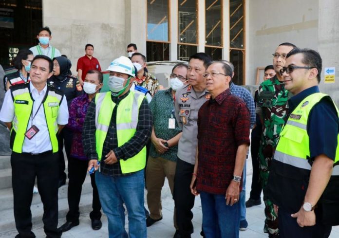 Gubernur Koster Tinjau Beautifikasi Bandara Ngurah Rai 2