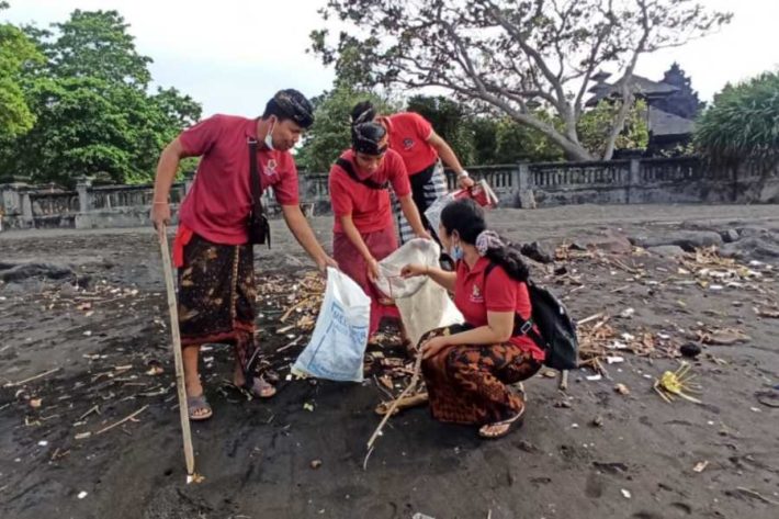 Sambut Tumpek Wayang, Pasikian Yowana Gelar Resik Sampah Plastik ...