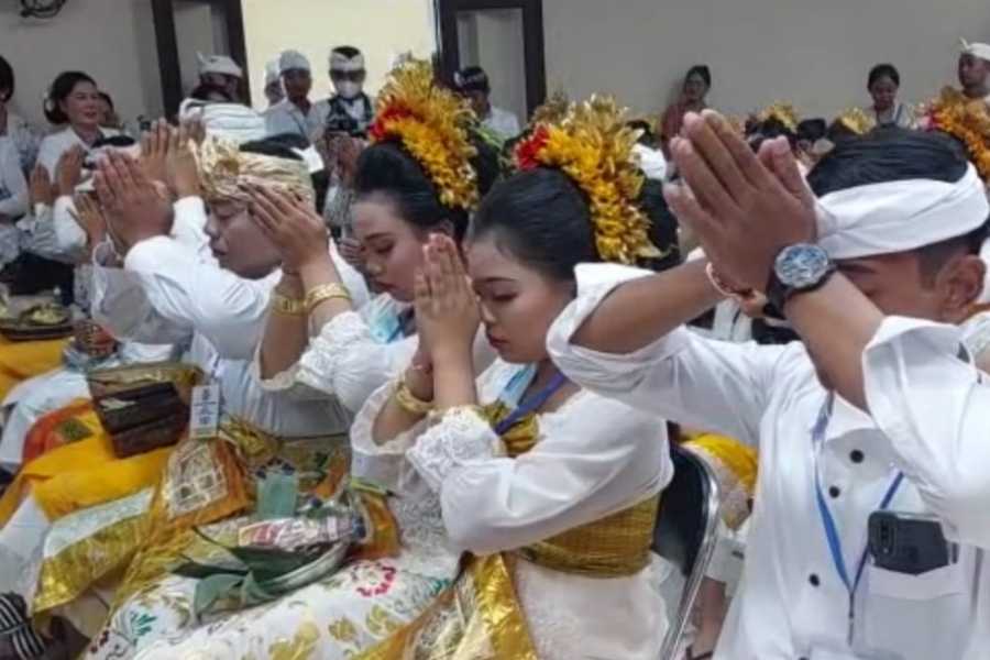 Ratusan Peserta Ikuti Metatah Massal Phdi Denpasar Balipost Com