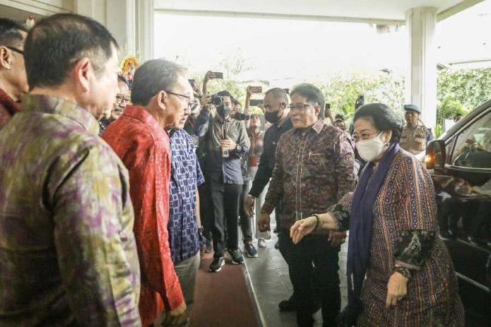 Giri Prasta Hadiri Seminar, Datang Semobil dengan Megawati Soekarnoputri dan Bintang Puspayoga 2