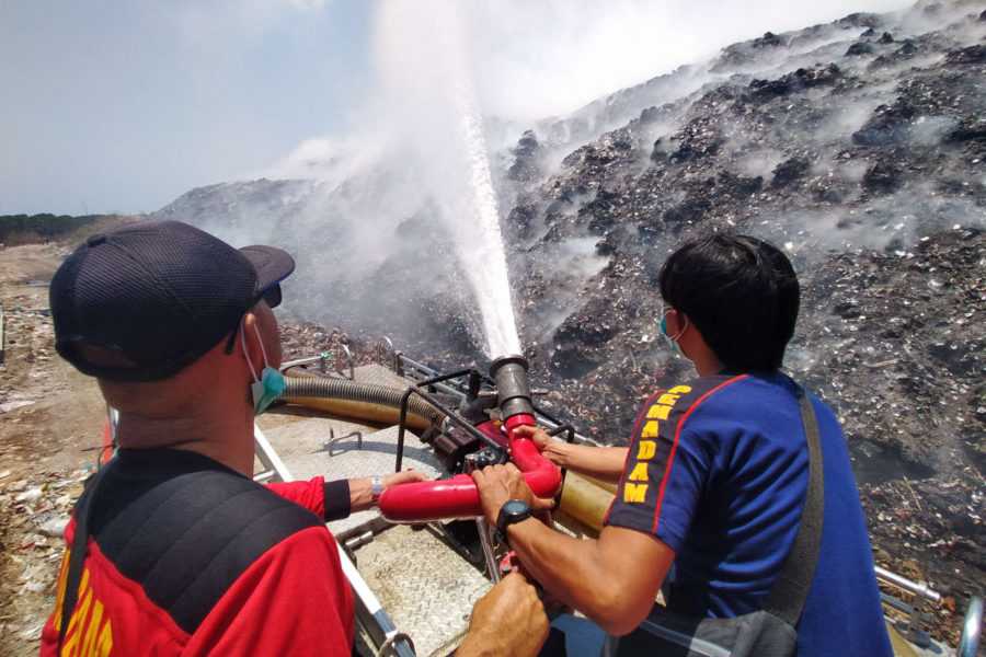 Asap Kebakaran TPA Suwung Menurun 60 Persen, Pengungsi Dipulangkan ...