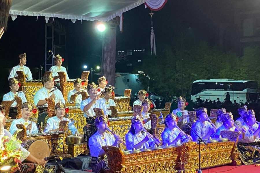 Gong Kebyar Dewasa Di Festival Seni Budaya, Riuh Teriakan Penonton ...