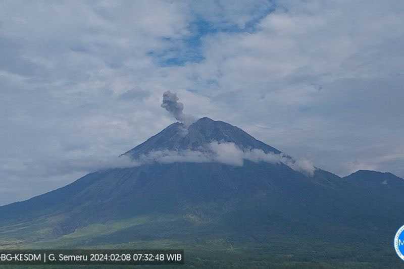 Dua Kali Erupsi, Letusan Gunung Semeru Setinggi 600 800 Meter 1 ...