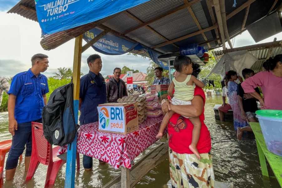 BRI Peduli Salurkan Bantuan Bagi Warga Terdampak Banjir Di Luwu Utara ...