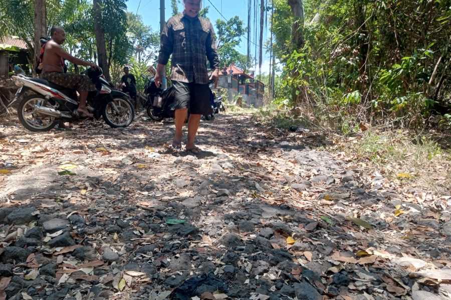 Akses Jalan Penghubung Suluban-Bungkulan Hancur