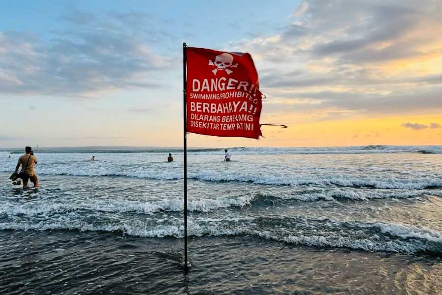 Gelombang Tinggi hingga 3 Meter Landa Perairan Selatan Bali