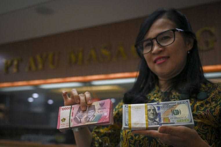 Jelang Pemilihan Presiden AS, Rupiah Merosot