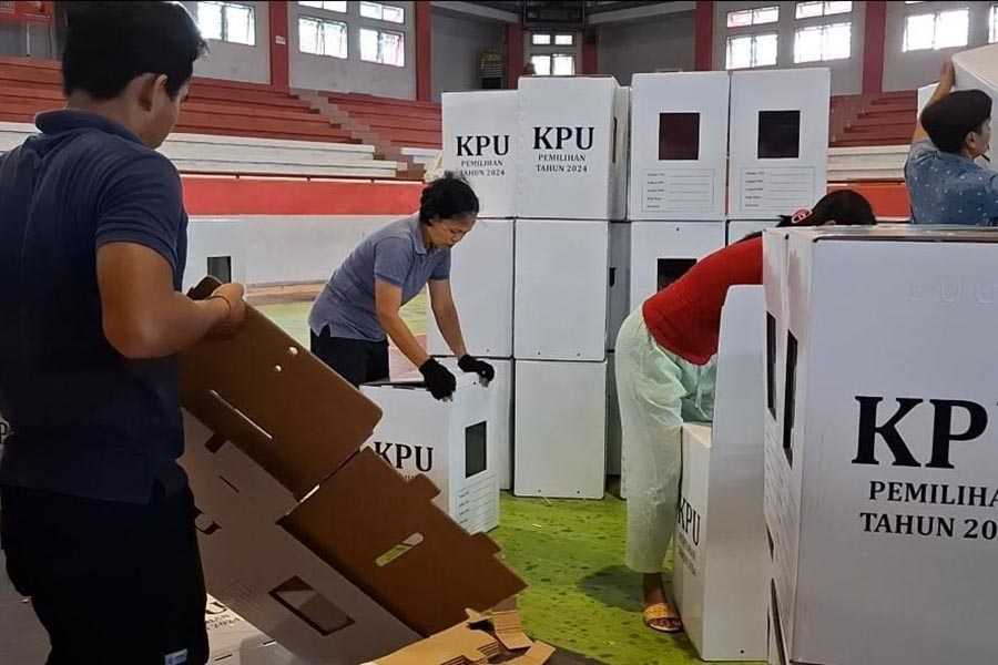 KPU Karangasem Mulai Rakit Kotak Suara Pilkada