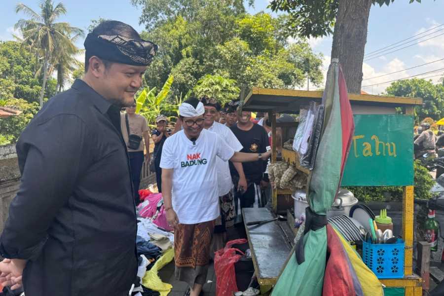 Paslon Adicipita Kunjungi Pasar Rakyat di Taman Ayun