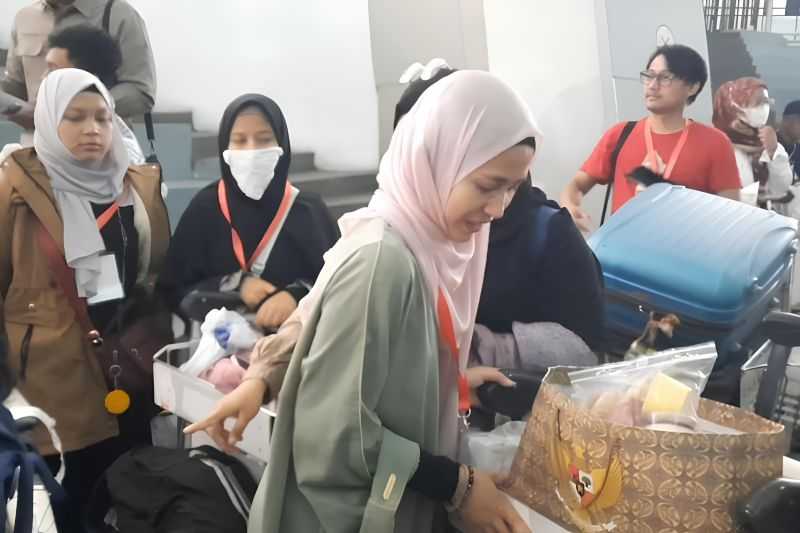 Puluhan WNI Dari Lebanon Kembali ke Tanah Air