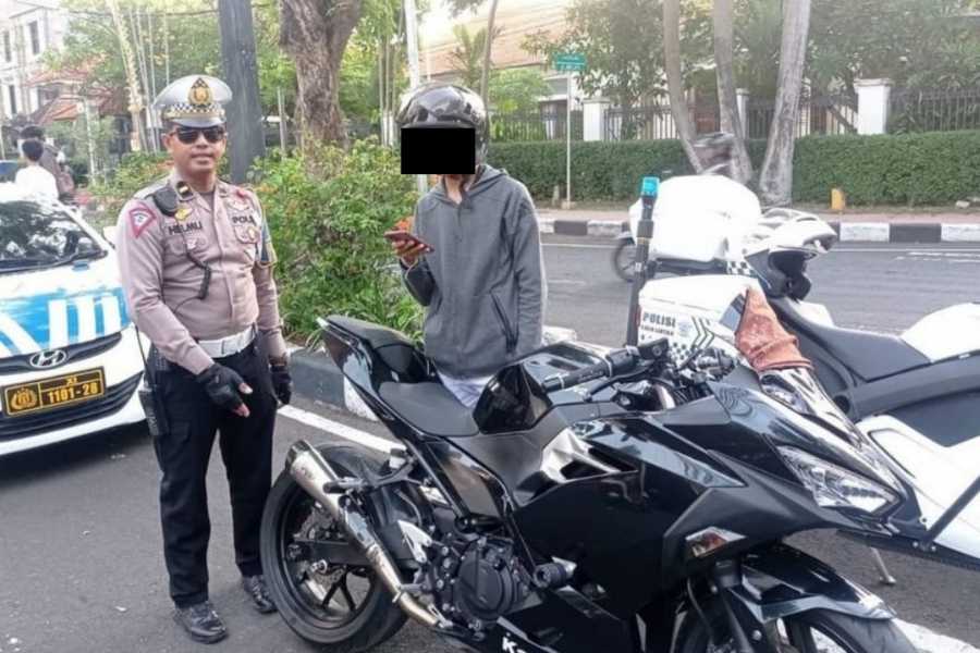 Razia Pelanggar Lalin di GOR Ngurah Rai, Ratusan Motor Terjaring